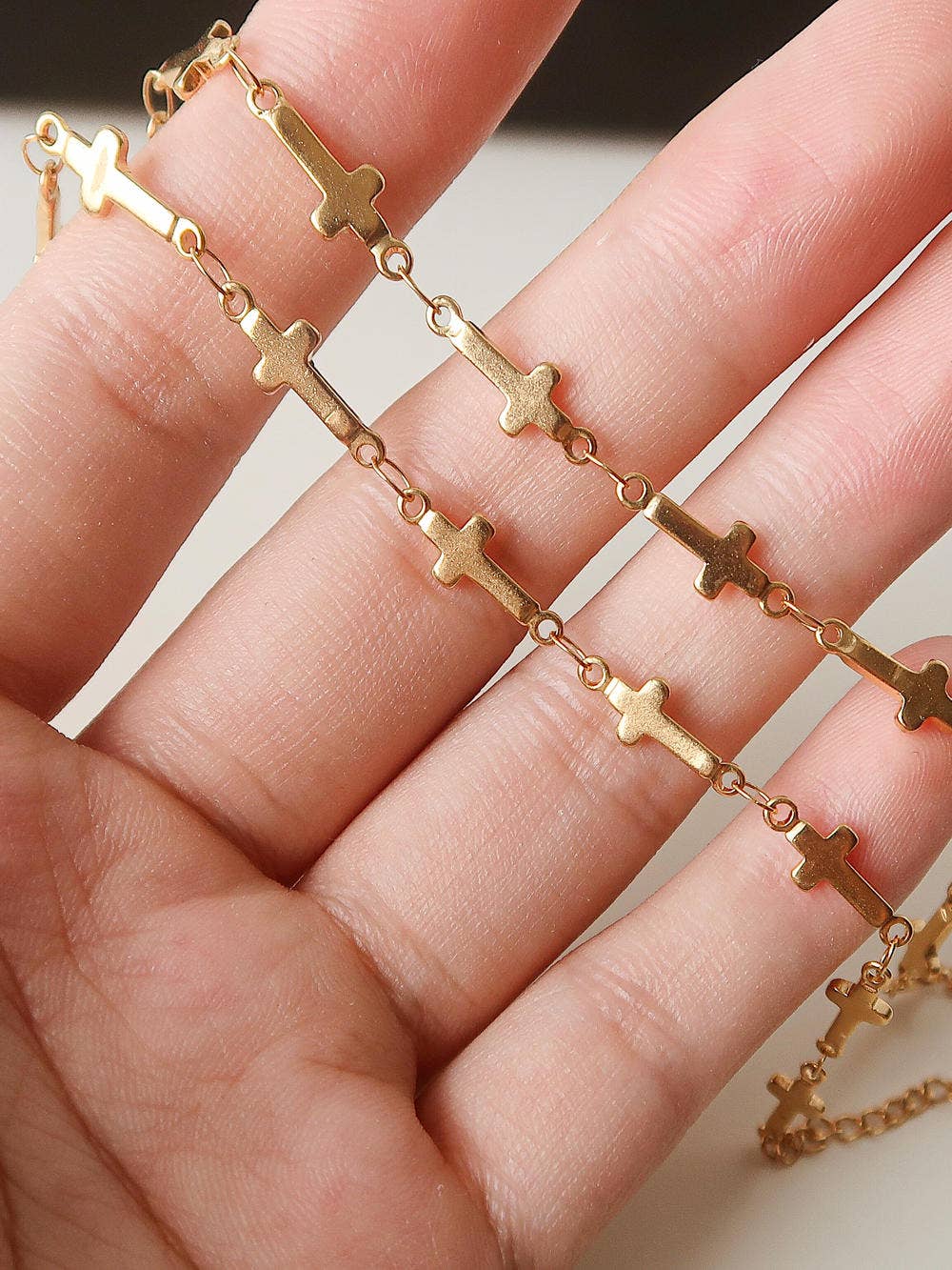 DILARA GOLD CROSS CHOKER
