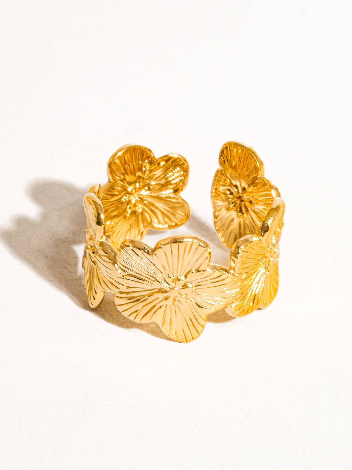 JOELLE 18K GOLD FLOWER RING