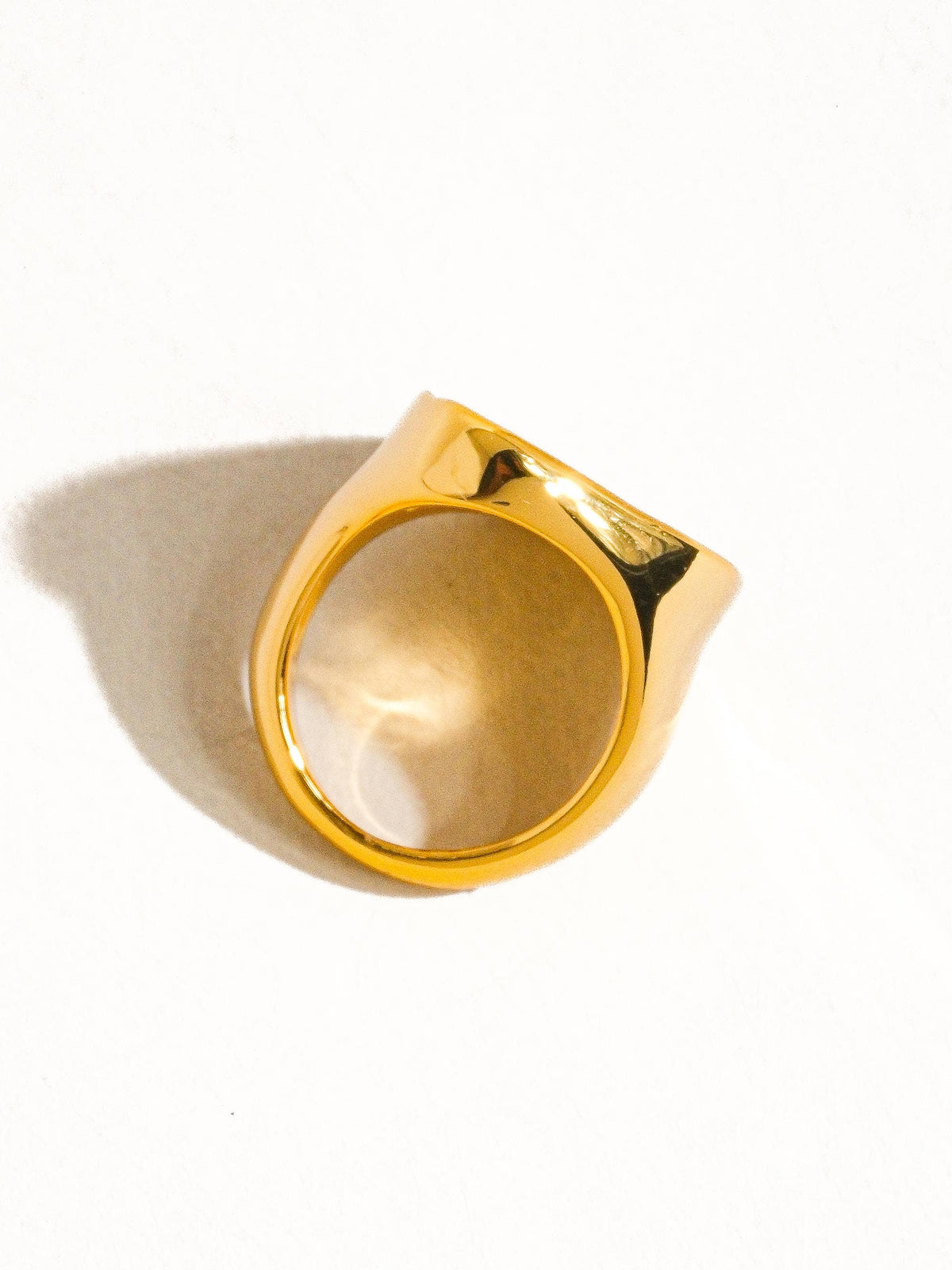 CALI 18k GOLD SHELL RING