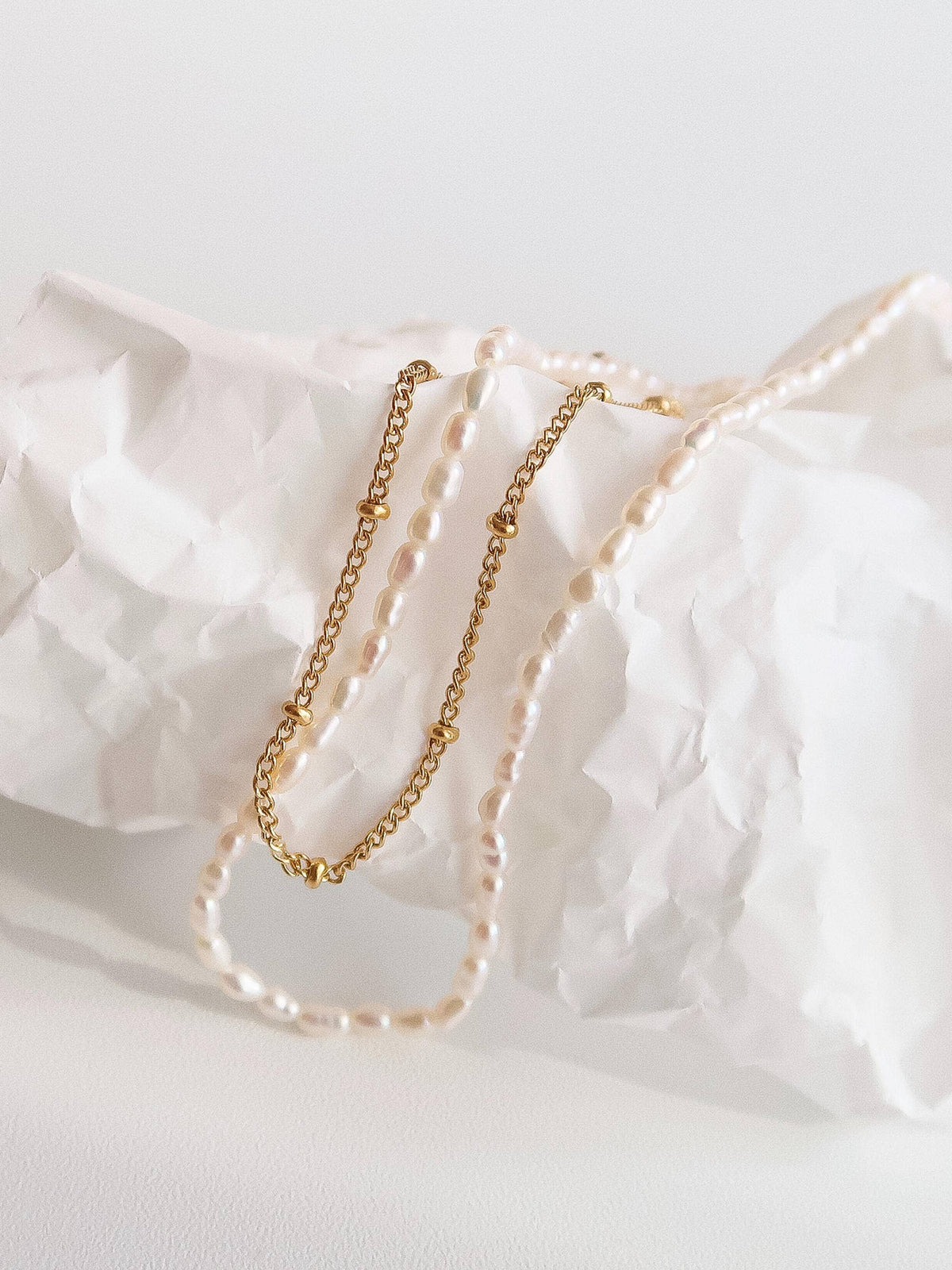CAMRYN GOLD LAYERED PEARL CHAIN NECKLACE