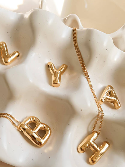18K GOLD PILLOW LETTER NECKLACE