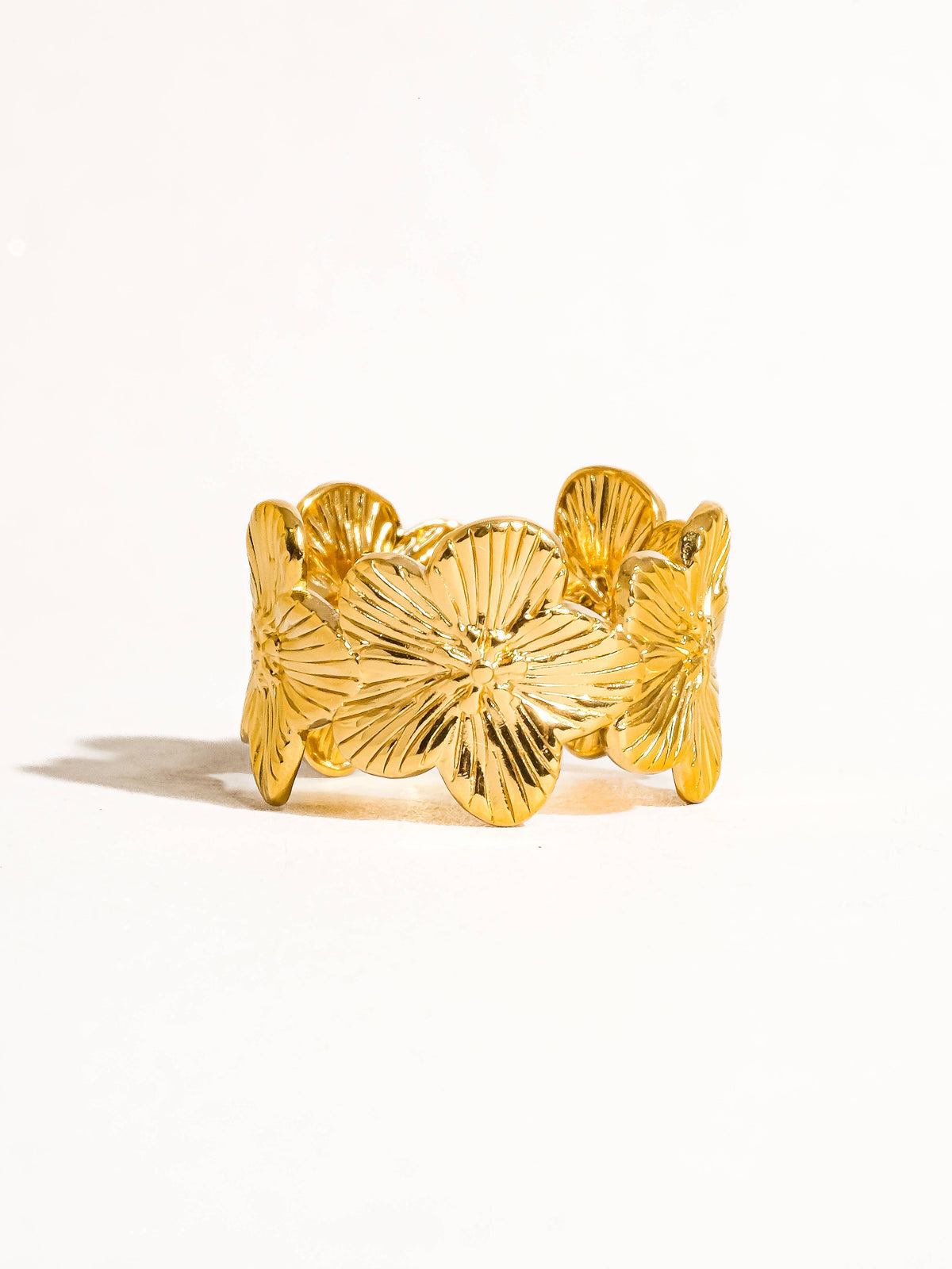 JOELLE 18K GOLD FLOWER RING